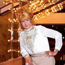 Fefita La Grande firma documento notarial y cambia de opinión