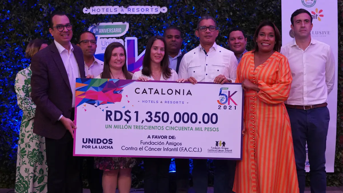 Otorga donaciones recaudadas en carrera 5K 2021 a Fundación Amigos Contra el Cáncer Infantil