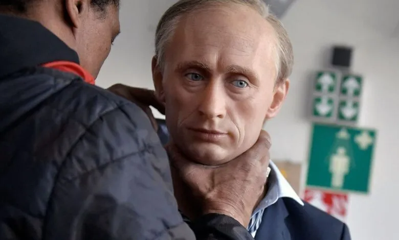 Retiran figura de cera de Putin en un museo y la envían a un almacén