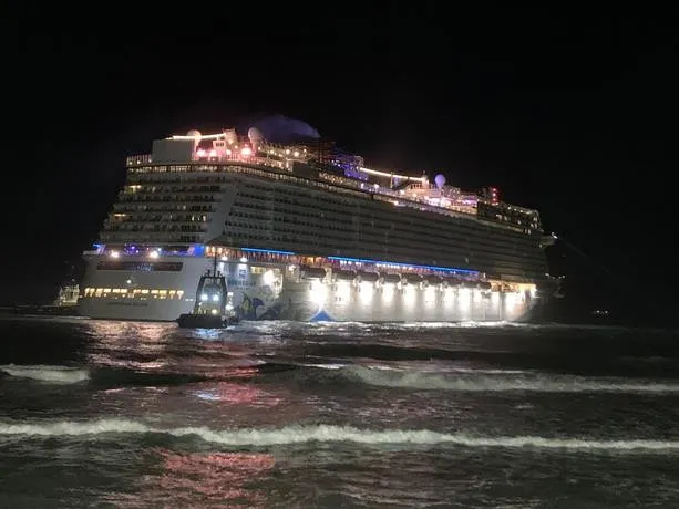 Fuera de peligro pasajeros del crucero encallado en Puerto Plata