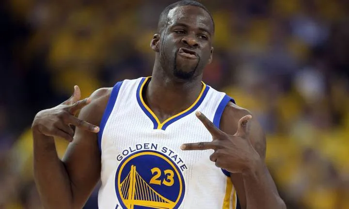 Imponen multa de 25 mil dólares a Draymond Green por lenguaje obsceno en partido