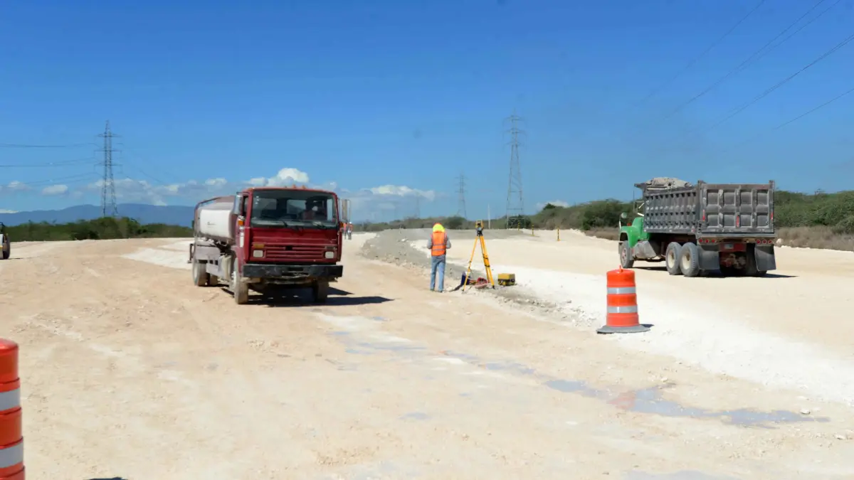 Circunvalación de Azua será terminada entre julio y agosto del presente año, afirma ministro