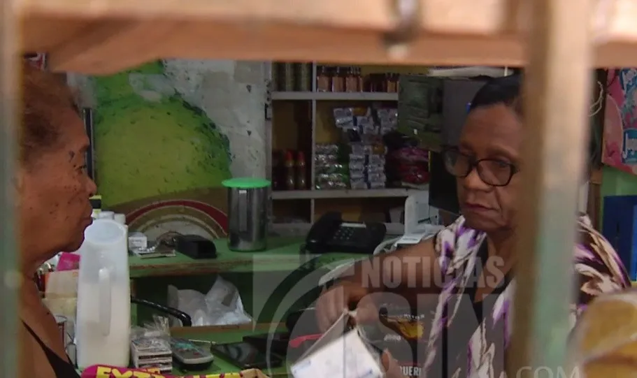Personal ADEES estaría involucrado en estafa millonaria según propietaria de colmado
