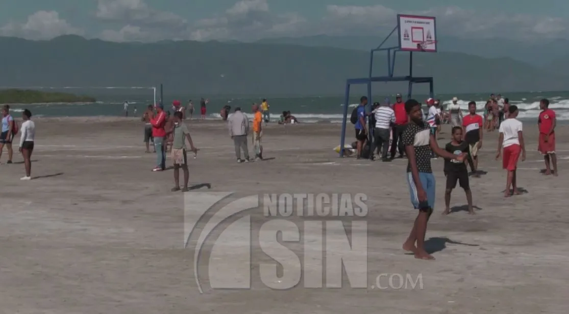 Se reanuda búsqueda de joven se ahogó en playa Los Patos