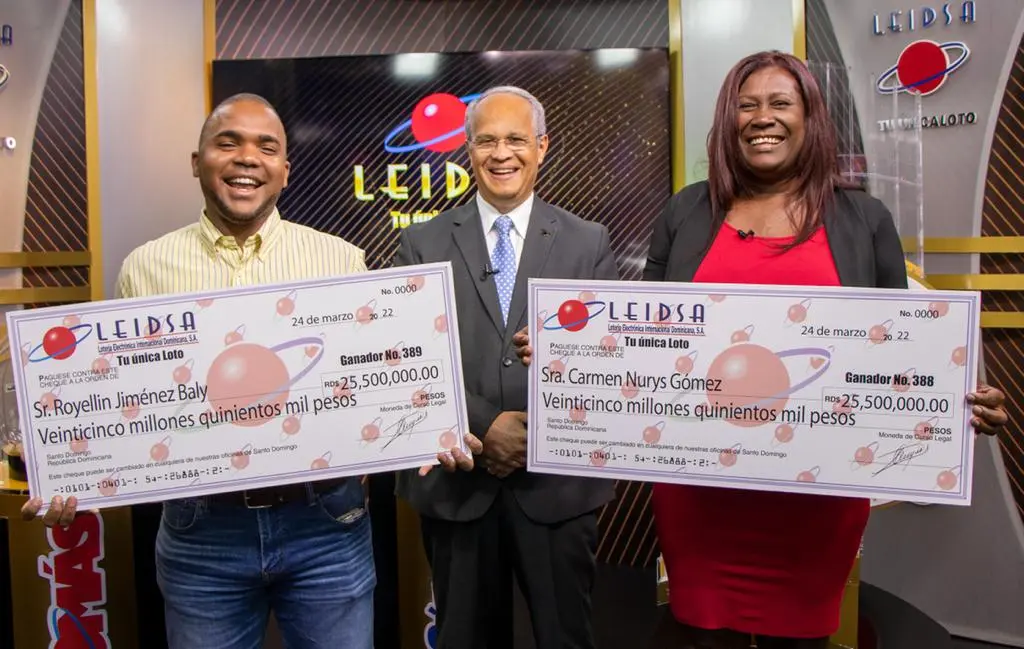 Leidsa entrega premio a ganadores que se dividieron RD$51 millones