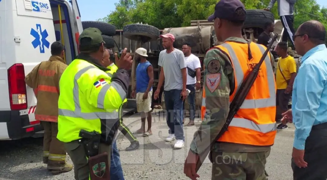 Permanecen hospitalizados menores heridos en accidente múltiple