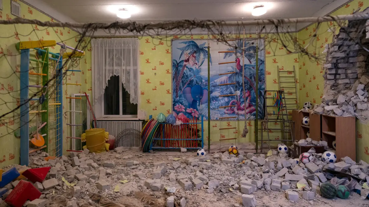 Save The Children denuncia ataques diarios contra unos 22 colegios en Ucrania