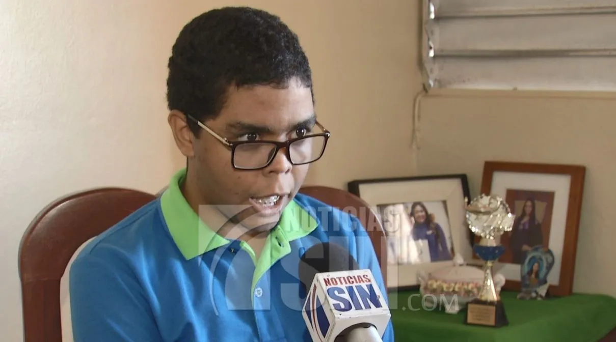Joven con autismo vence obstáculos y recibirá título en Comunicación Social