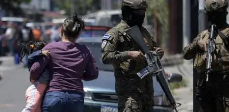 El Salvador cumple 7 días en estado de excepción, ante preocupación de entes de DDHH