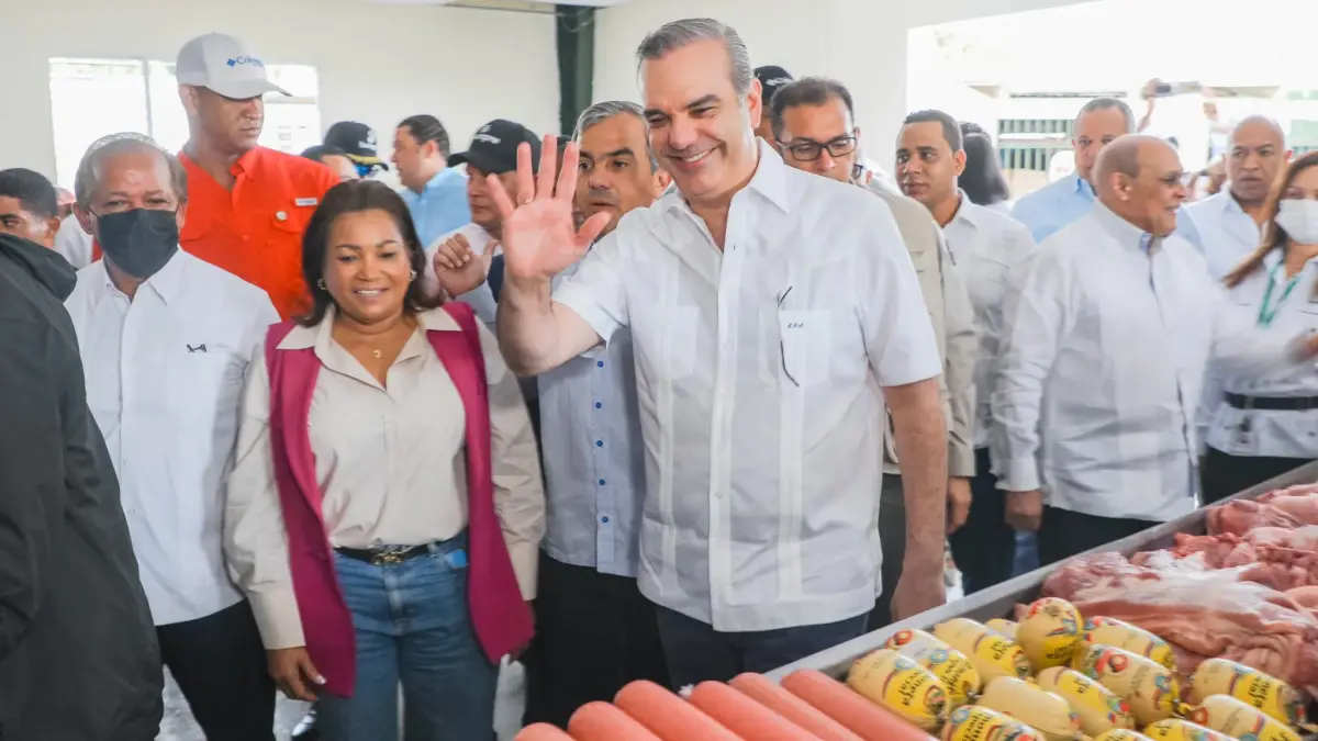 Abinader: Lo importante es que la comida llegue a bajo costo