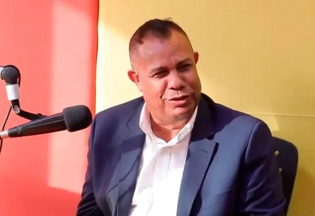 Comediante Félix Peña en estado crítico tras explotarle apéndice