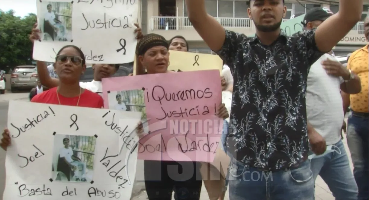 Acusan agente de supuestamente ultimar joven de 17 años de un disparo en Herrera