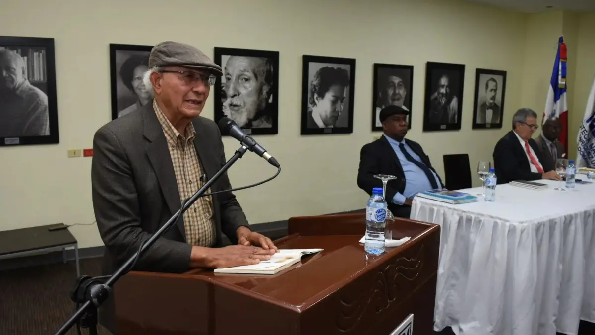 Manuel Matos Moquete pone en circulación su más reciente obra “Mi isla mi lenguaje”