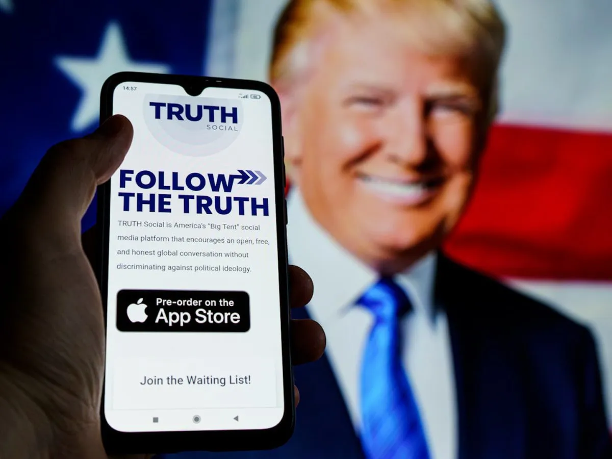 Red social de Donald Trump, app más descargada tras compra de Twitter por Elon Musk