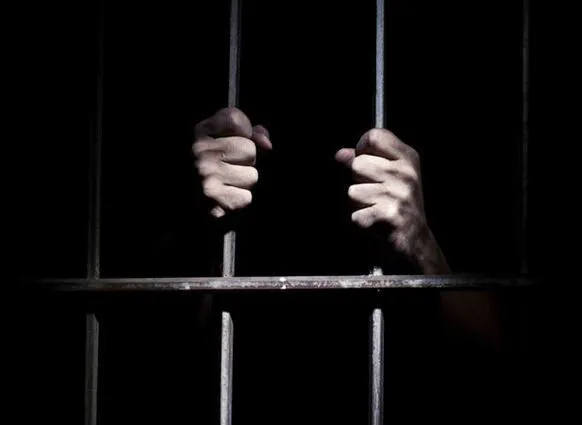 Piden un año de prisión preventiva para hombre ahorcó a su pareja frente a sus dos hijas