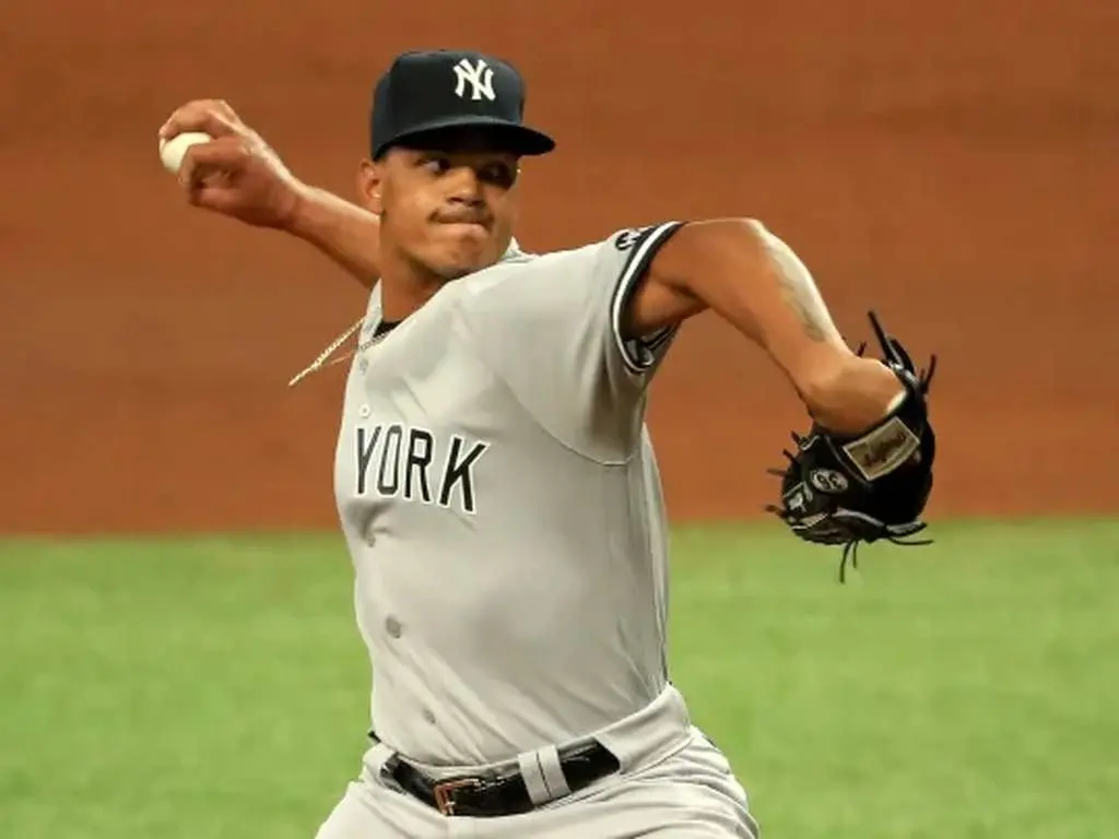 Albert Abreu es cambiado a los Rangers de Texas