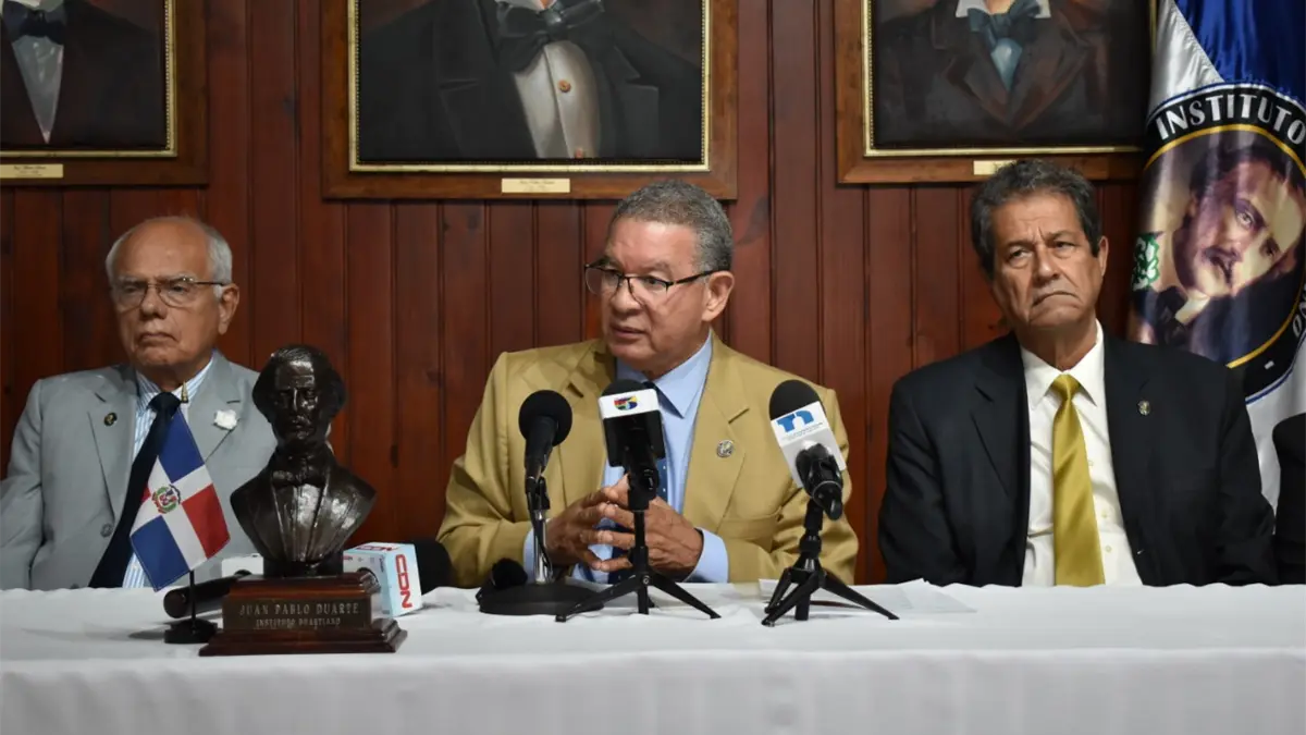 Instituto Duartiano denuncia en la PGR sustracción de tarja en parque Duarte