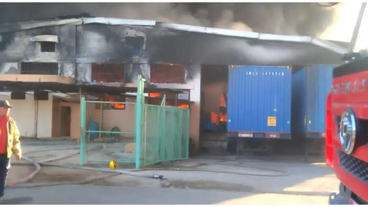Video: Reportan incendio en zona franca de San Pedro de Macorís