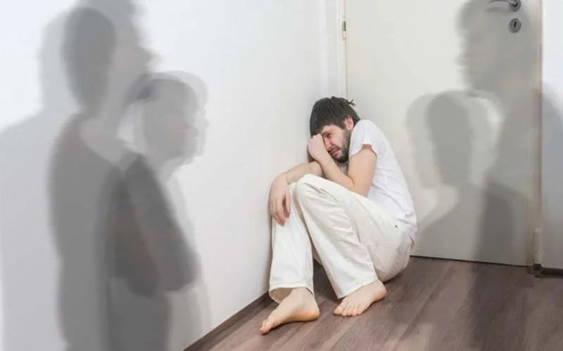 ¿Qué puede causar alucinaciones?