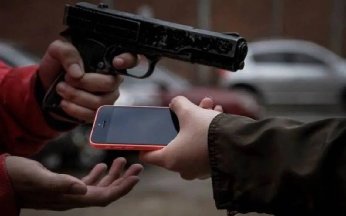 Hombre denuncia es asaltado por presuntos policías