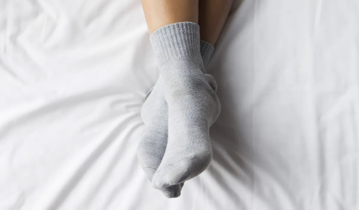 Dormir con medias aumenta la temperatura corporal y ayuda a conciliar el sueño