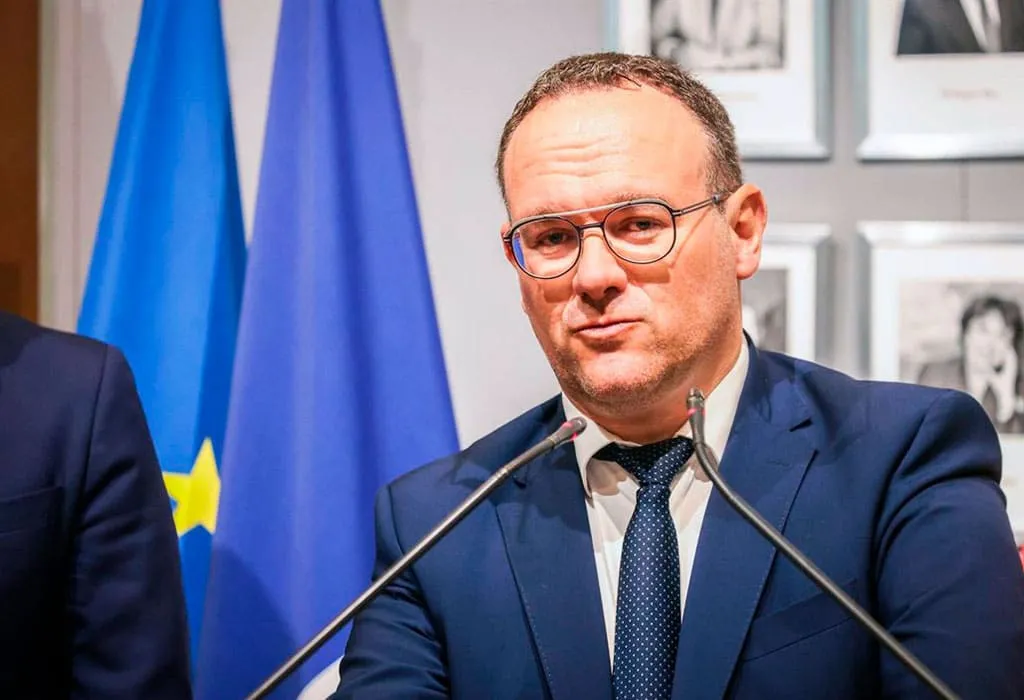 En la mira nuevo ministro designado por Macron tras acusaciones de violación