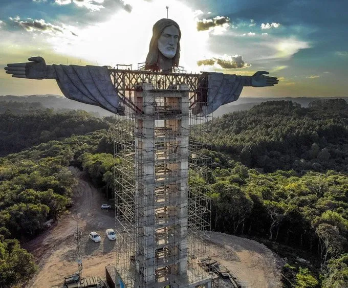 Mayor Cristo del mundo es erguido en Brasil y espera ser inaugurado en 2023