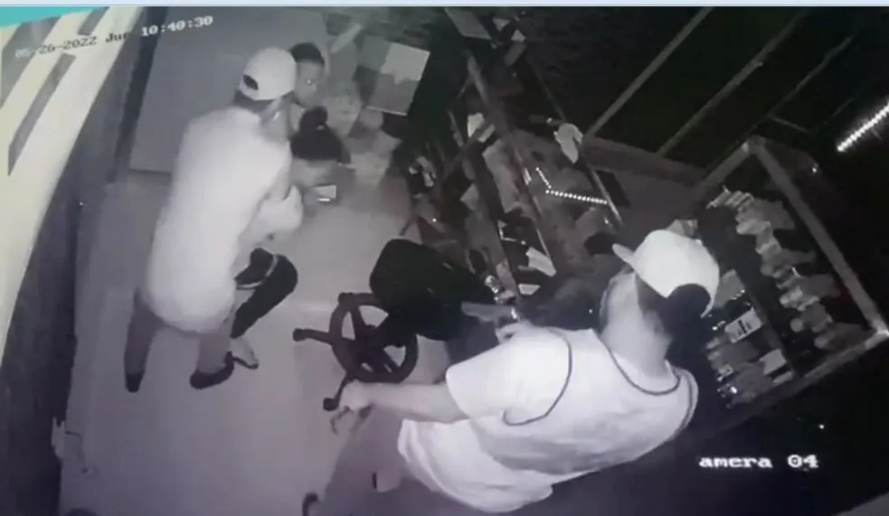 Video: Robo a mano armada en un negocio en Los Guaricanos