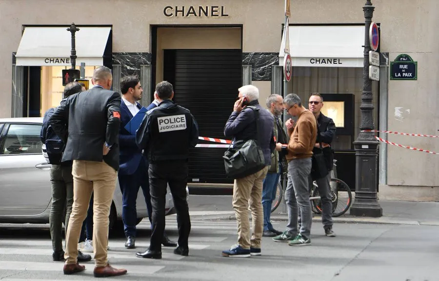 Video: Roban millones de euros a mano armada en una tienda de Chanel