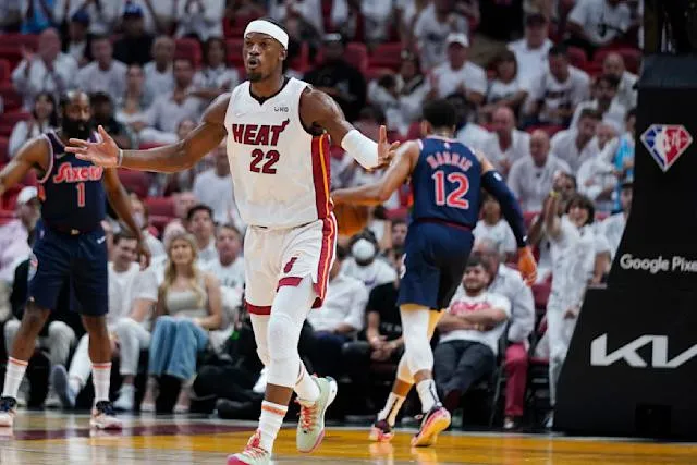 El Heat aplasta a 76ers y se pone a un triunfo de la Final del Este