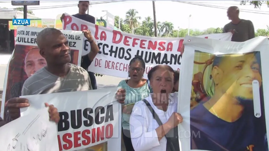 Decenas de personas protestan exigiendo justicia por crímenes en Azua