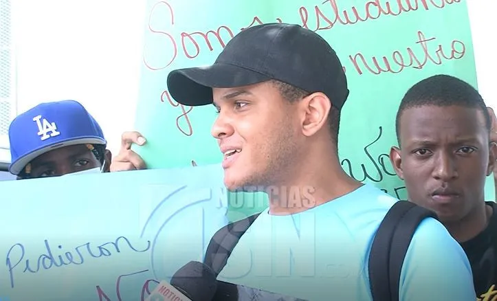 Jóvenes denuncian supuesta estafa con programa verano