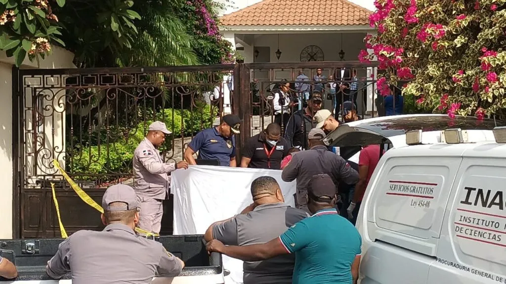 Investigan muerte de abogado acribillado en su residencia en Santiago