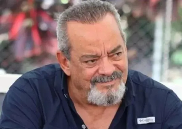 Roban pertenencias del cónsul Alfonso Rodríguez tras romper cristal de su vehículo