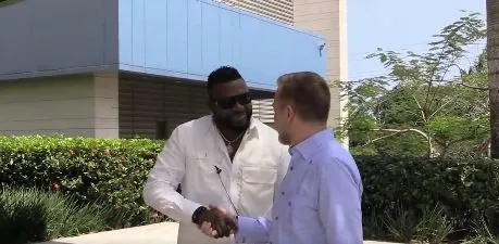 Con su exaltación a la vuelta de la esquina, David Ortiz es recibido en Embajada de USA en RD