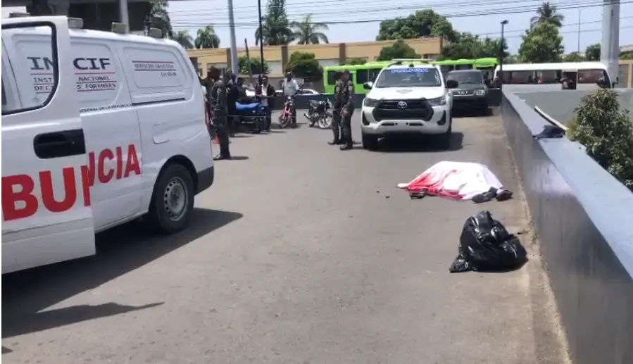 Video: De un disparo en la cabeza, seguridad de plaza comercial se quita la vida