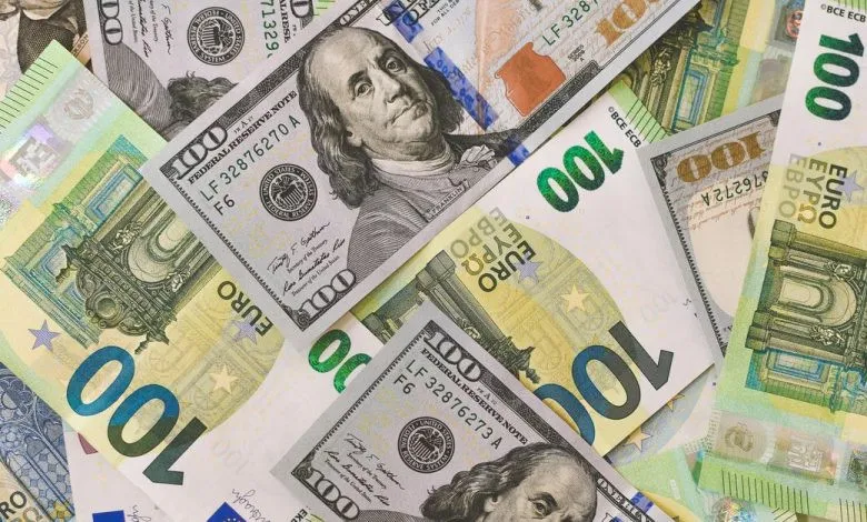 Por primera vez en veinte años el euro y el dólar se igualan