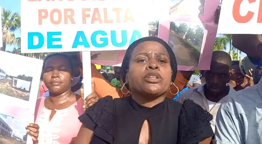 Protestan por falta de agua y mal estado de sus calles en Cercadillo Licey