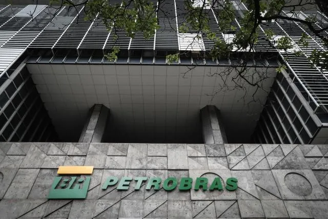 Petrobras anuncia distribución récord de dividendos tras presión de Bolsonaro