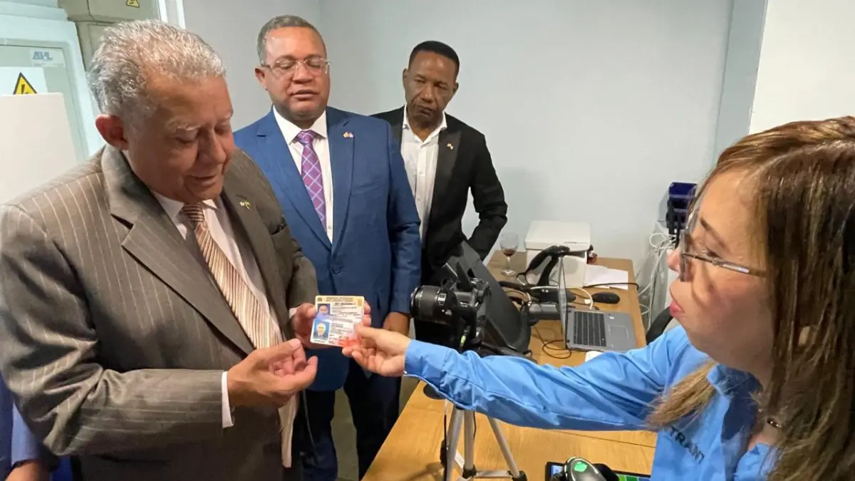 Intrant y Consulado Dominicano en Madrid inauguran módulo para renovar licencias de conducir