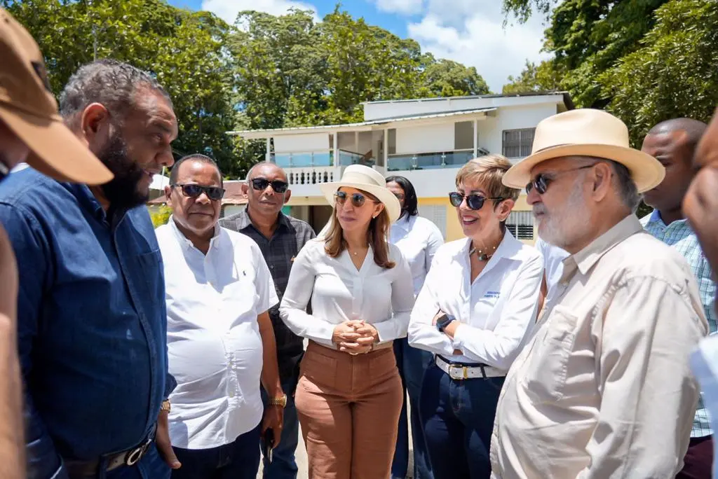 Miguel Ceara Hatton escucha sectores e inspecciona proyectos y obras que ejecuta Gobierno en Puerto Plata