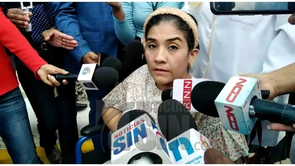 Doctora explica como en el forcejeo con policías terminó con la pierna enyesada