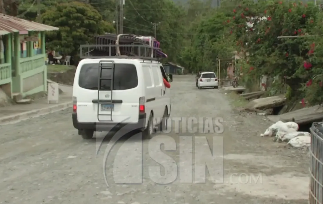 Denuncian deterioro de carretera Nizao-Rancho Arriba en Ocoa