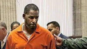 Rapero R. Kelly estaría comprometido con una de sus víctimas tras ser sentenciado a 30 años