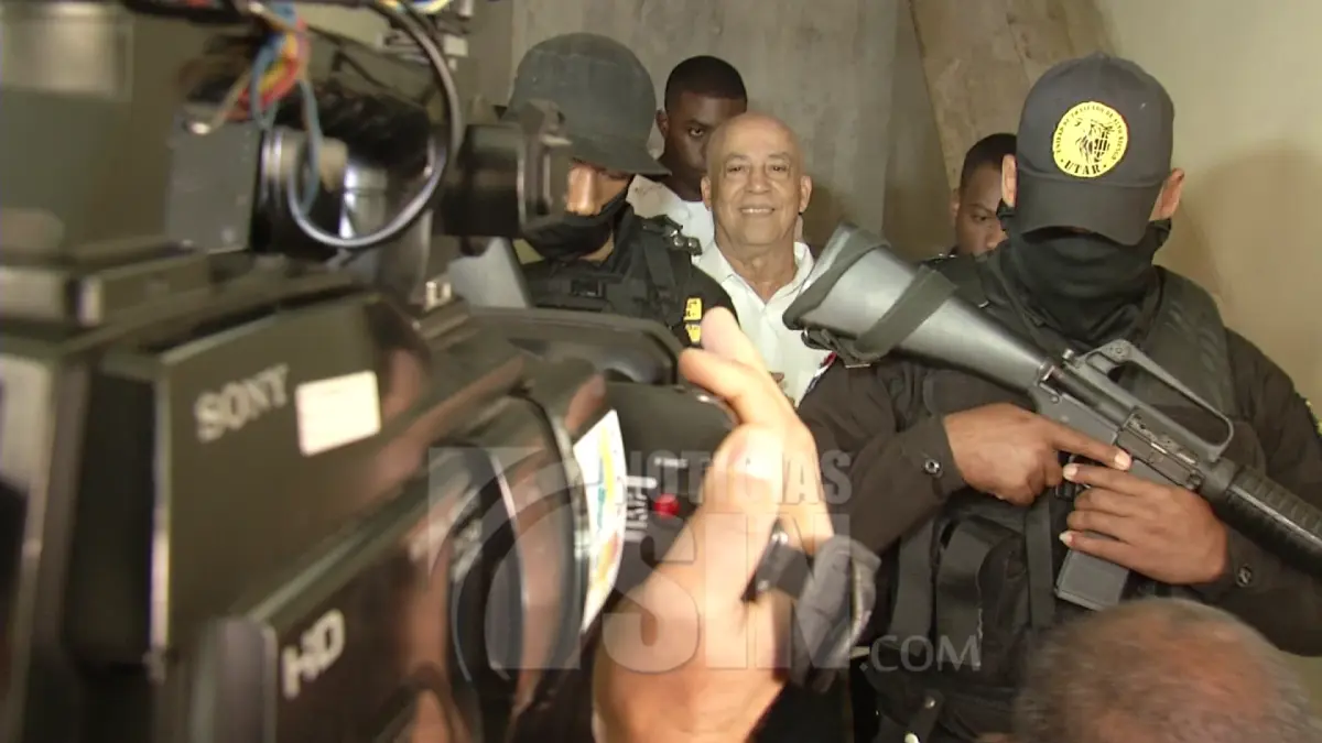 Váyanse a trabajar vociferó sonriente Jhonny Portorreal al ser trasladado a sala de audiencia