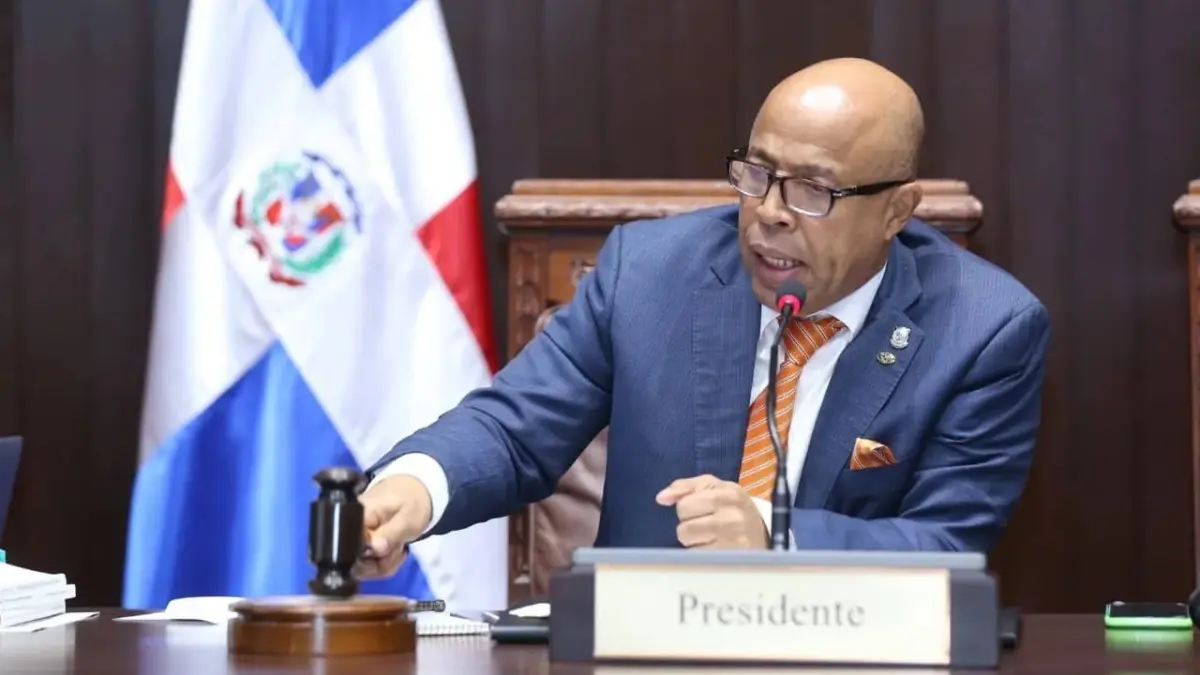 Alfredo Pacheco denuncia maltrato de JetBlue; recomendará se cancele su licencia