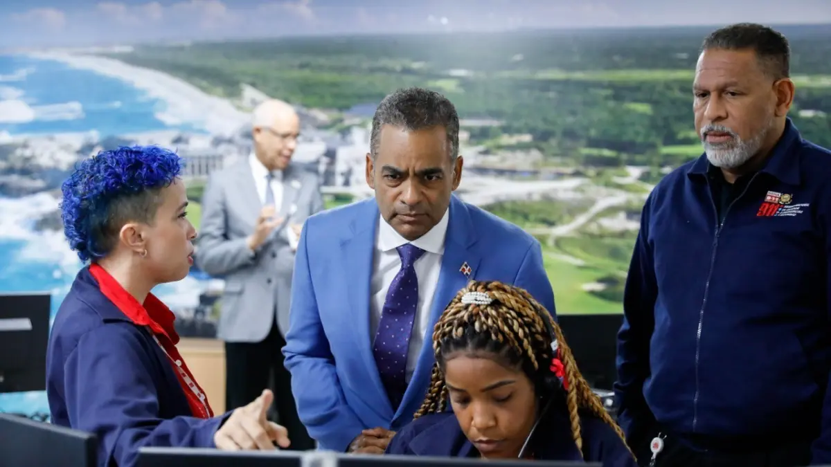 Ministro Joel Santos inicia laborales con visita a las instalaciones del 9-1-1