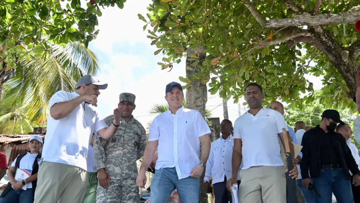 Autoridades asisten a pescadores de Los Cacaos en Samaná