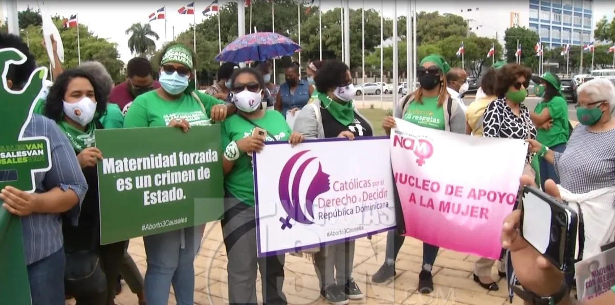 Feministas rechazan aprobación Código Penal sin causales