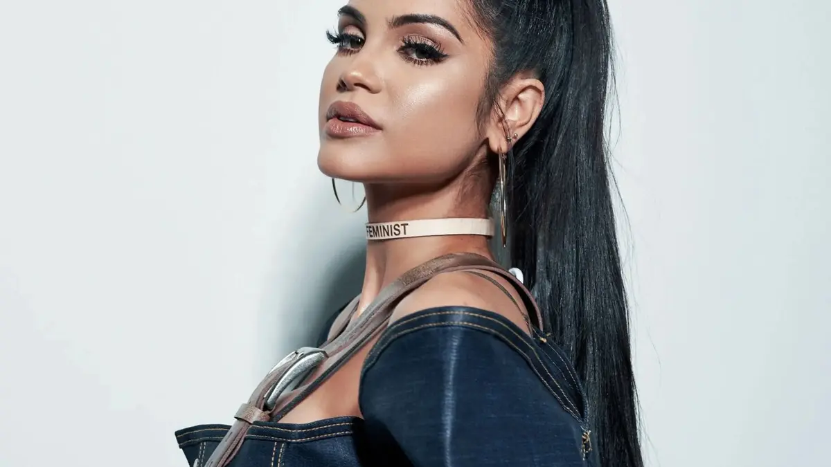 Natti Natasha pone en su lugar a seguidora en instagram